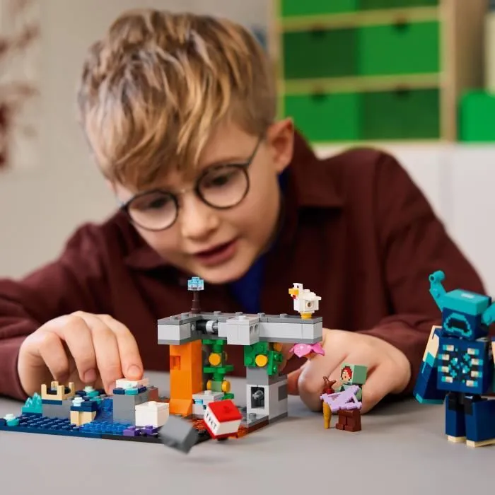 LEGO Minecraft 21274 La Rencontre Avec Le Warden - Jeu de Construction Collector, Set de 238 Pièces Avec Figurines, Jouet Pour Enfant à Partir de 7 Ans
