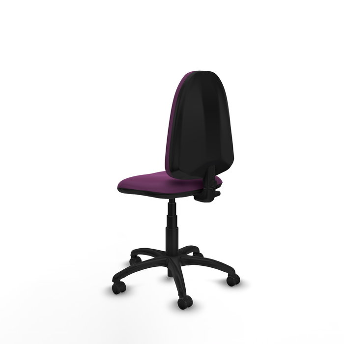 Chaise de bureau Aýna avec mécanisme de contact permanent de base, rembourrée en simili cuir violet. Équipée d'une base en polyamide noir, sans accoudoirs et avec roulettes pour parquet.