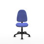 Chaise de bureau Algarra avec mécanisme de contact permanent de base, rembourrée de tissu bleu clair. Équipée d'une base en polyamide noir, sans accoudoirs et de roulettes en nylon de 50 mm.