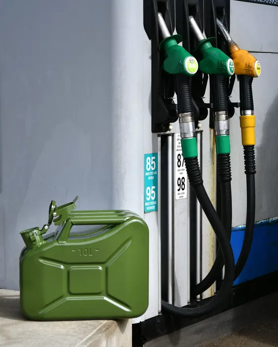 Precision Steel Jerrican Essence Design US en Acier 10 Litres Homologué UN Hydrocarbures - Résistant aux Chocs avec Double Poignée et Crochet de Fermeture Precision Steel Jerrican Essence Design US en Acier 10 Litres Homologué UN Hydrocarbures - Résistant aux Chocs avec Double Poignée et Crochet de Fermeture