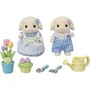 Sylvanian Families - Poupées Lapin Bélié Frère et Soeur - Figurines Articulées pour le Jardinage avec Accessoires - Multicolore