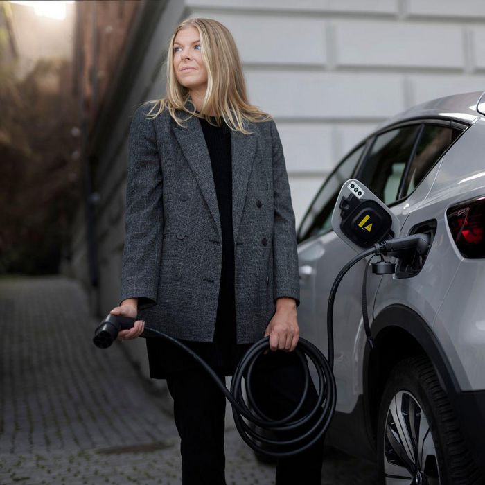 DEFA M3T2 - Câble de recharge Mode 3 Type 2 pour véhicule électrique, 32A 22 kW 5 mètres, noir, avec bouchon rétractable et sangle de rangement