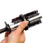 Cosmetic Club Brosse à cheveux avec anneau nettoyant