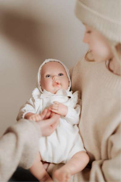 Muñecas Arias Reborn Camila - Poupée Reborn Arias 45 cm beige avec couverture et doudou, en espagnol Muñecas Arias Reborn Camila - Poupée Reborn Arias 45 cm beige avec couverture et doudou, en espagnol