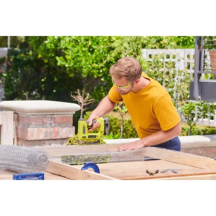Ryobi R18ST50-0 Agrafeuse sans fil 18V ONE+ pour agrafes 9,4 mm (de 6,35 a 14,3 mm) avec chargeur 90 agrafes, agrafes et crochet