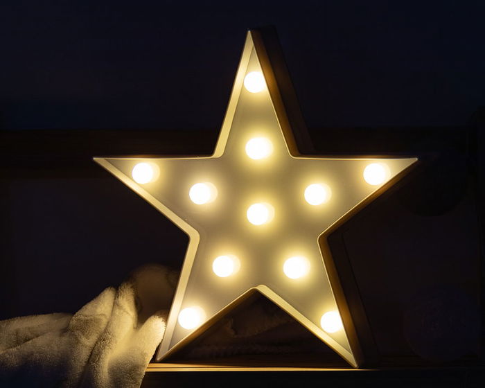 KioKids Lampe LED étoile grise pour chambre d'enfant - Fonctionne sur piles, couleur gris, 0 mois et plus