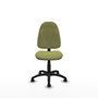 Chaise de bureau Algarra avec mécanisme de contact permanent de base, recouverte de tissu vert olive. Équipée d'une base en polyamide noir, sans accoudoirs et avec roulettes autobloquantes.