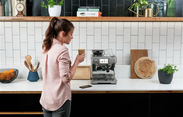 Sage SES880BSS4EEU1 Cafetière Barista Touch™ - Cafetière Espresso avec Moulin Intégré, Ecran Tactile et Texturisation Automatique du Lait - Compacte