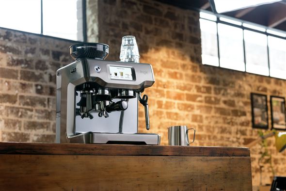 Sage SES880BSS4EEU1 Cafetière Barista Touch™ - Cafetière Espresso avec Moulin Intégré, Ecran Tactile et Texturisation Automatique du Lait - Compacte