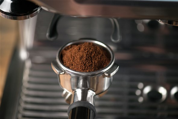 Sage SES880BSS4EEU1 Cafetière Barista Touch™ - Cafetière Espresso avec Moulin Intégré, Ecran Tactile et Texturisation Automatique du Lait - Compacte