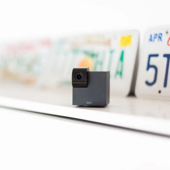 Dio Connected Home DIOCAM-RI01 - Caméra de surveillance intérieure Wi-Fi rotative HD 1080P avec vision nocturne et détection de mouvement