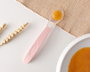 KioKids Cuchara en Silicone Clair Rose pour Bébé de 4 à 6+ Mois - Couteau Doux, Apte au Lave-vaisselle, Sans BPA