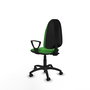 Chaise de bureau Algarra avec mécanisme de contact permanent de base, recouverte de tissu vert. Équipée d'une base en polyamide noir, d'accoudoirs fixes et de roulettes autobloquantes