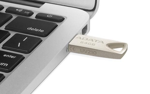 ADATA UV210 Clé USB 64GB Métal, Interface USB 2.0, Sans Cap, Monture pour Dragonne, Design Robuste en Alliage de Zinc ADATA UV210 Clé USB 64GB Métal, Interface USB 2.0, Sans Cap, Monture pour Dragonne, Design Robuste en Alliage de Zinc