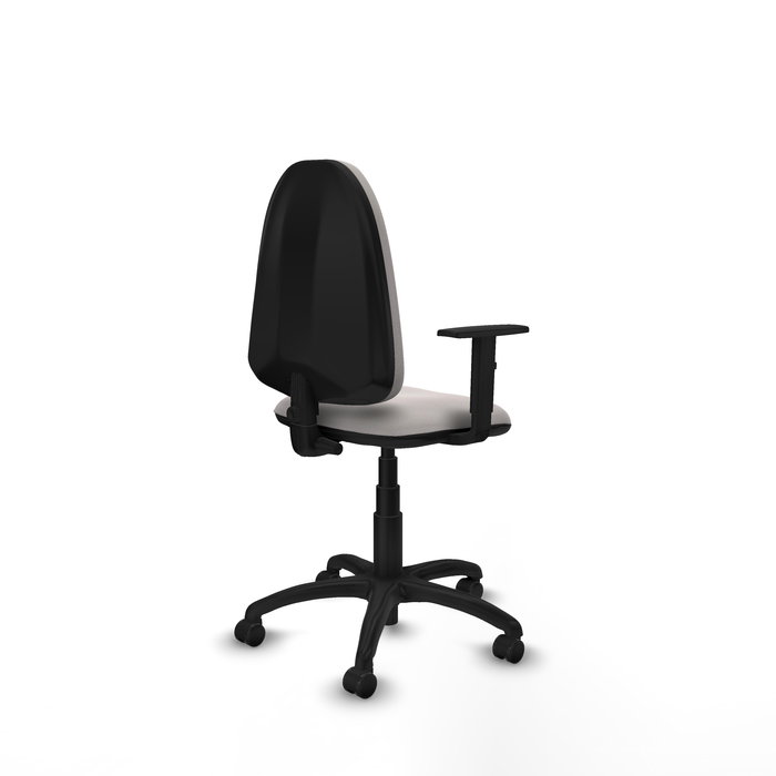 Chaise de bureau Aýna avec mécanisme de contact permanent de base, rembourrée en simili cuir blanc. Équipée d'une base en polyamide noir, d'accoudoirs 1D et de roulettes pour parquet