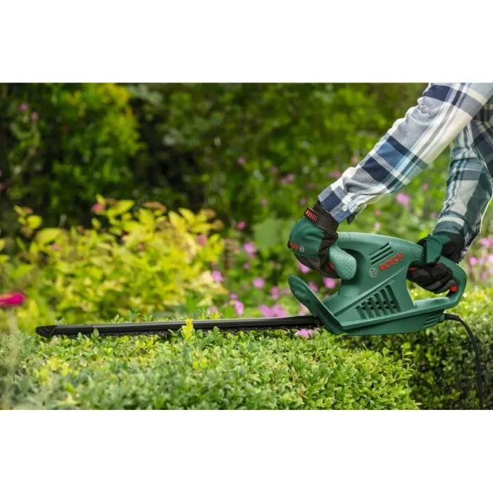 Bosch EasyHedgeCut 45 - Taille-haies électrique, 420 W, lame 45 cm, léger et équilibré pour l'entretien des haies de petite taille