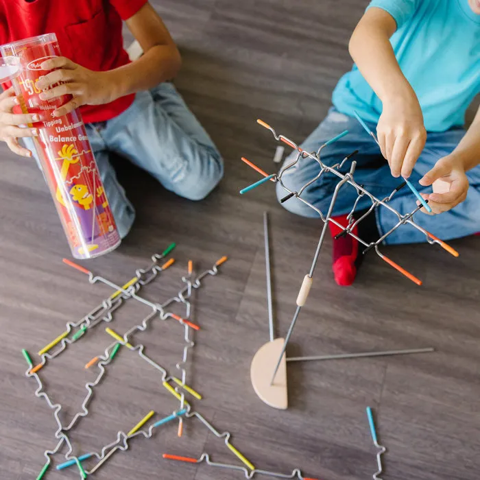 Spin Master Suspend - Jeu d'équilibre et d'adresse familial - 1 à 4 joueurs - À partir de 8 ans - Avec 24 tiges colorées, dé et support en bois
