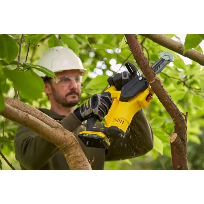 Stanley Fatmax SFMCPS415B-XJ - Tronçonneuse d'élagage sans fil 18V avec chaîne de 15cm - Légère (2kg) pour petits travaux de jardinage