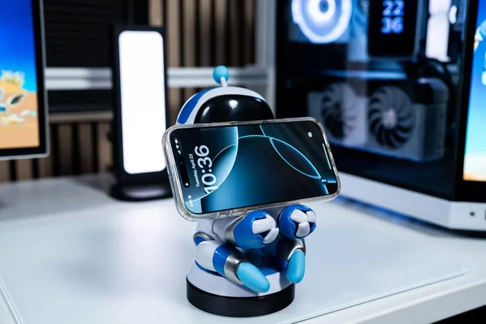 Exquisite Gaming Figurine Support Cable Guys PlayStation Astro Bot - Support universel pour manette (PS5, Xbox), smartphone et accessoires - 20 cm Exquisite Gaming Figurine Support Cable Guys PlayStation Astro Bot - Support universel pour manette (PS5, Xbox), smartphone et accessoires - 20 cm