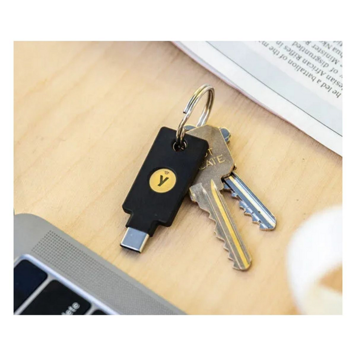Yubico YubiKey 5C NFC - Clé de sécurité USB-C avec authentification à deux facteurs, en or et noir Yubico YubiKey 5C NFC - Clé de sécurité USB-C avec authentification à deux facteurs, en or et noir
