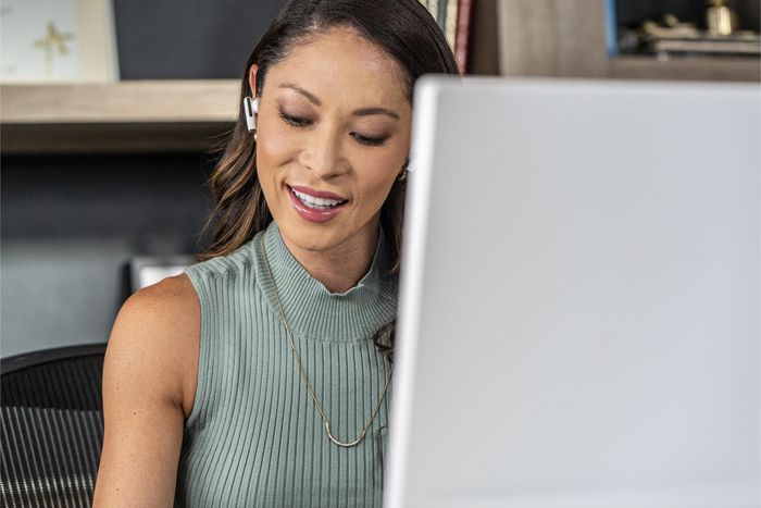 Poly Voyager Free 60 UC Écouteurs Bluetooth ANC Noir Charbon avec Adaptateur USB-C BT700 et Étui de Charge