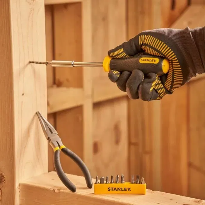 Stanley STMT0-74101 - Coffret d'outils 38 pièces en métal noir avec marteau, tournevis, pinces, clés, mètre et niveau