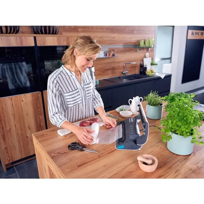 Leifheit 3238 - Rouleaux de sacs sous vide alimentaire 30 x 600 cm (2 rouleaux) pour conservation et cuisson, compatibles multi-marques, sans BPA, avec 56 étiquettes Leifheit 3238 - Rouleaux de sacs sous vide alimentaire 30 x 600 cm (2 rouleaux) pour conservation et cuisson, compatibles multi-marques, sans BPA, avec 56 étiquettes