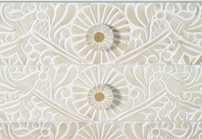 Giner y Colomer - Commode en bois de manguier avec 6 tiroirs, finition blanc usé et détails dorés, 170x80x40 cm