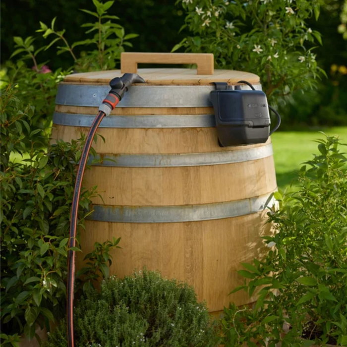 Gardena 2400 Comfort-Automatic Pompe de récupération d'eau de pluie à batterie 18V avec batterie et chargeur Gardena 2400 Comfort-Automatic Pompe de récupération d'eau de pluie à batterie 18V avec batterie et chargeur