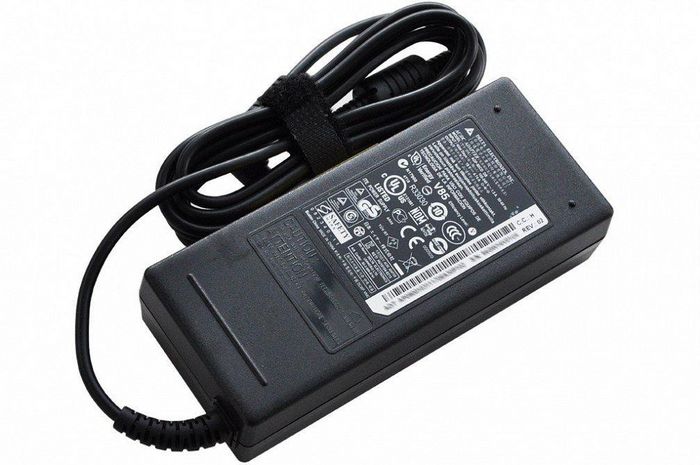 Acer Adaptateur secteur 90W, 19V, 4.74A, 100-240V, 50-60Hz Acer Adaptateur secteur 90W, 19V, 4.74A, 100-240V, 50-60Hz