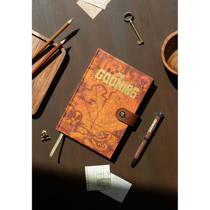 ERIK Cahier A5 Premium + Stylo Projecteur Los Goonies