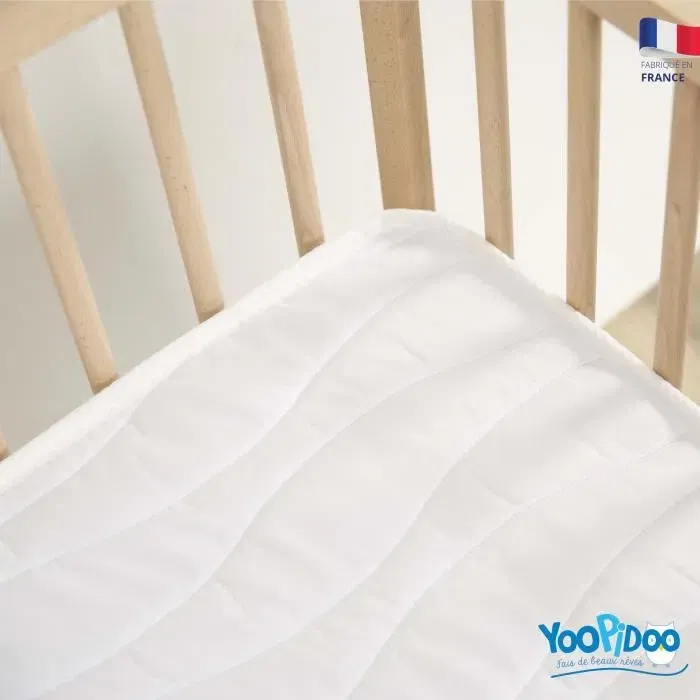 Yoopidoo Matelas Bébé Climatisé 60x120 cm, 2 faces (Été fraîche et Hiver ouatinée), Sans traitement chimique, Tissu microfibre, Forme coffre