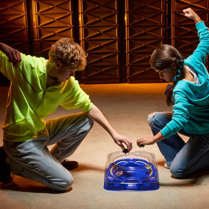Hasbro Beyblade Estadio Premium Drop Attack G0842 - Set de bataille avec 2 tops et 2 lanceurs - Multilingue (Français inclus)