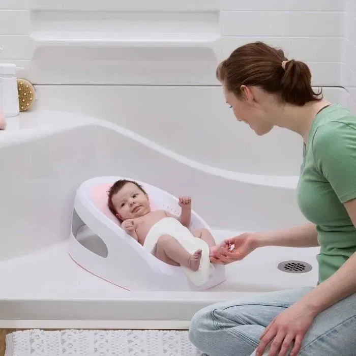 Ingenuity Siège de Bain Bébé Facile à Rincer, Support Ergonomique Antidérapant pour Baignoire ou Évier, 0-6 Mois / 9 kg, Rose