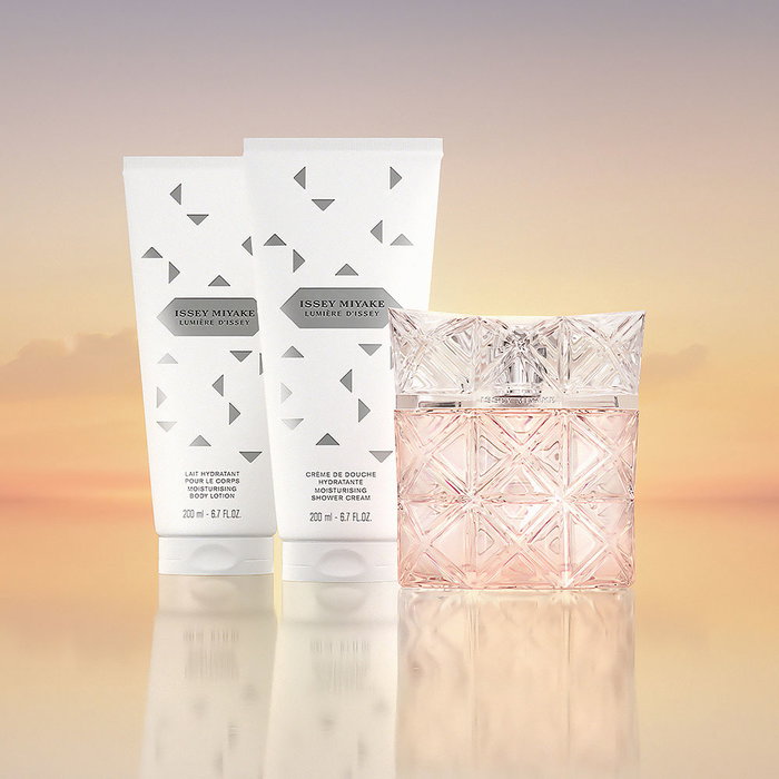 Issey Miyake LUMIÈRE D'ISSEY Lait Corporel Hydratant, Parfum Femme, 200 ml