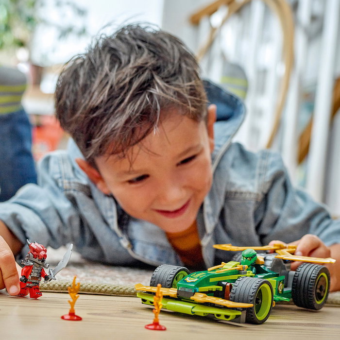 LEGO NINJAGO Voiture de course à rétrofriction de Lloyd 71828
