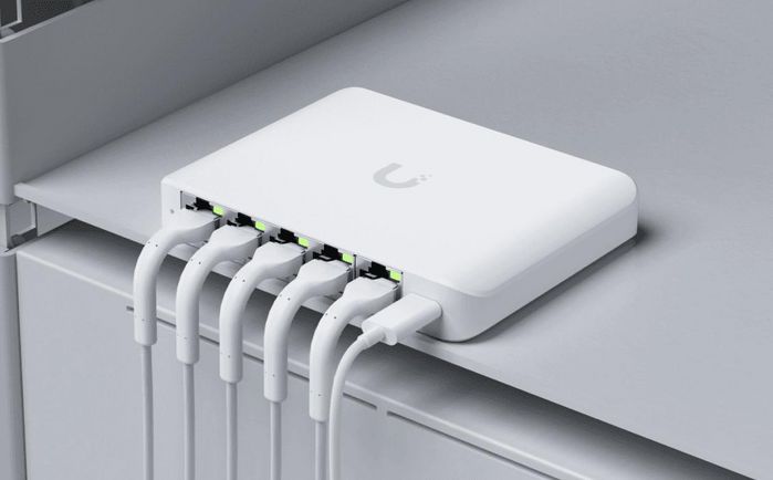 Ubiquiti Commutateur réseau 5 ports 2.5 GbE, alimentation par USB-C ou PoE, débit 12.5 Gbps Ubiquiti Commutateur réseau 5 ports 2.5 GbE, alimentation par USB-C ou PoE, débit 12.5 Gbps