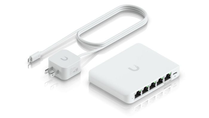 Ubiquiti Commutateur réseau 5 ports 2.5 GbE, alimentation par USB-C ou PoE, débit 12.5 Gbps Ubiquiti Commutateur réseau 5 ports 2.5 GbE, alimentation par USB-C ou PoE, débit 12.5 Gbps