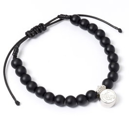 THE CARAT SHOP - Bracelet Officiel Real Madrid extensible avec perles noires mate et médaillon logo club - Pour homme et femme
