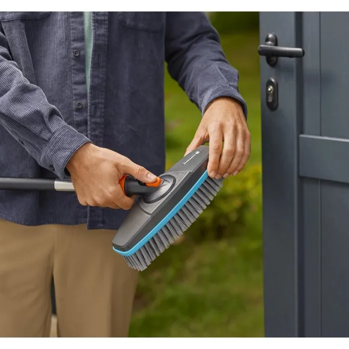 Gardena Brosse de lavage manche souple pivotable 360° Gardena Brosse de lavage manche souple pivotable 360°