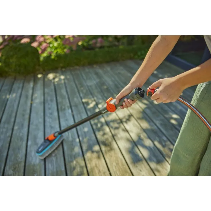 Gardena Brosse de lavage manche souple pivotable 360° Gardena Brosse de lavage manche souple pivotable 360°