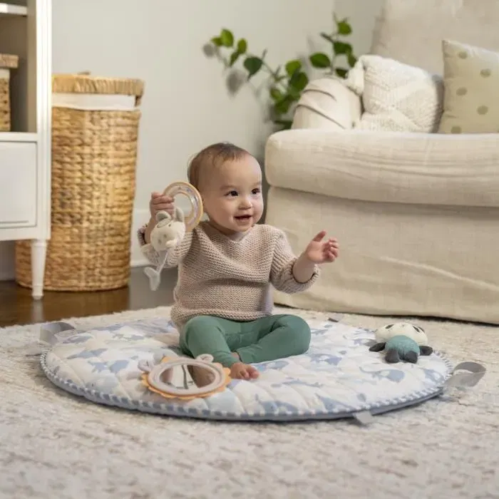 Ingenuity Cosy Spot Elephant - Tapis d'éveil pliable bébé 0-36 mois, arché de jeu en bois, coussin réversible, miroir et 5 jouets sensoriels détachables