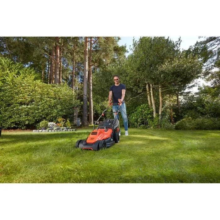 Black + Decker BEMW481BH-QS Tondeuse Électrique Filaire 1800W avec Coupe de 42 cm et Technologie E-Drive