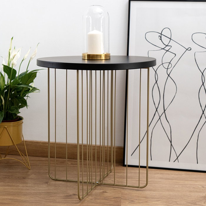 Vinthera Table d'appoint en acier Moa Doré 44x47,8 cm Vinthera Table d'appoint en acier Moa Doré 44x47,8 cm
