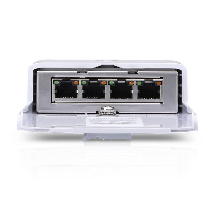 Ubiquiti NanoSwitch RTL8367N-VB - Commutateur Gigabit 4 ports PoE passif 24V pour extérieur (4x RJ45 10/100/1000 Mbps)