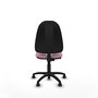 Chaise de bureau Algarra avec mécanisme de contact permanent de base, recouverte de tissu rose. Équipée d'une base en polyamide noir, sans accoudoirs et avec roulettes autobloquantes.