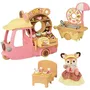 Sylvanian Families - 5808 - Chariot de donuits avec maman Biche, présentoir, table, chaise et véhicule - Jeu de création pour enfants