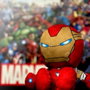 Uncanny Brands Peluche Marvel Ironman 15-16cm Chibi Assis Tissu Polaire
