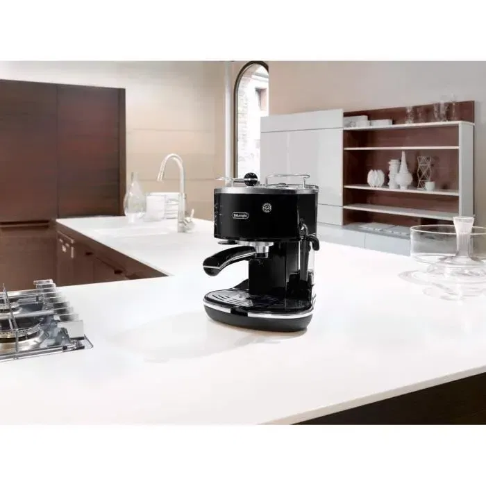 De'Longhi Machine à Expresso Manuelle Icona ECO311.BK Noire avec Pompe 15 bars, Chaudière Inox et Panneau de Commande 3 Boutons