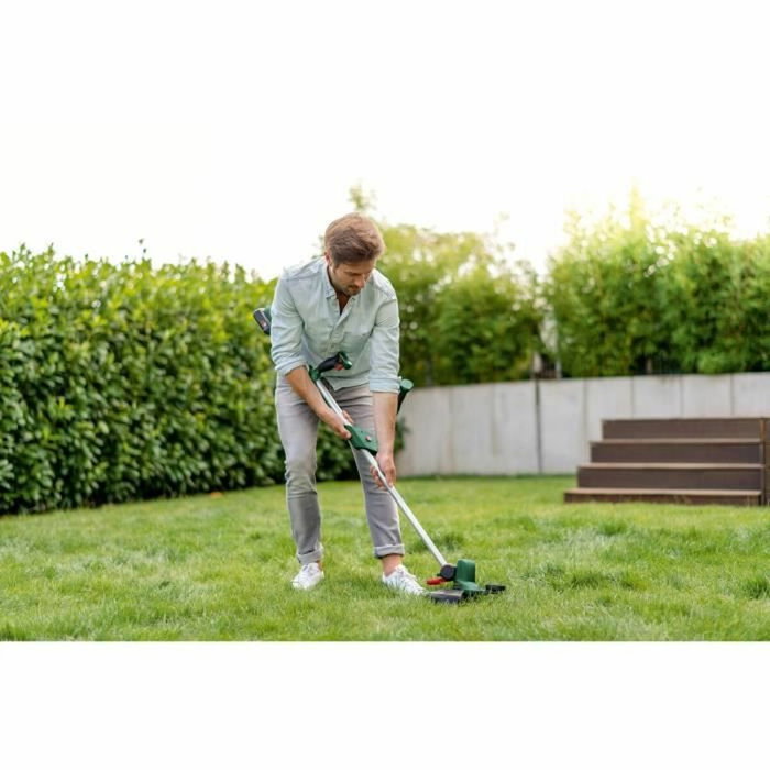 Bosch UniversalGrassCut 18-260 avec batterie 2 Ah et chargeur Bosch UniversalGrassCut 18-260 avec batterie 2 Ah et chargeur
